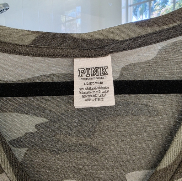 Victoria's Secret Pink  Short Sleeve Camo Tee ** Large  ** - Picture 4 of 5